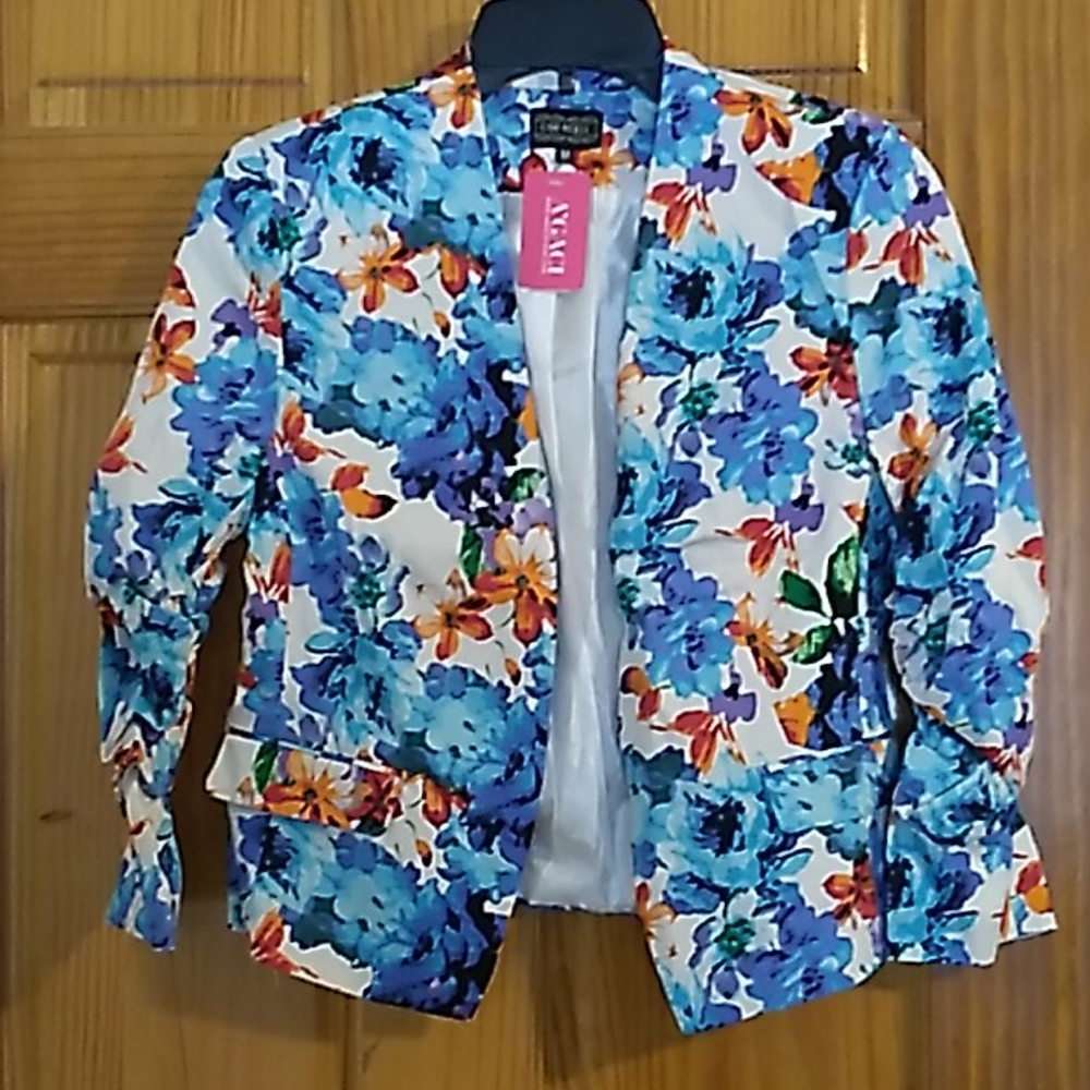 Beautiful Floral Ruched Sleeve Blazer NWT